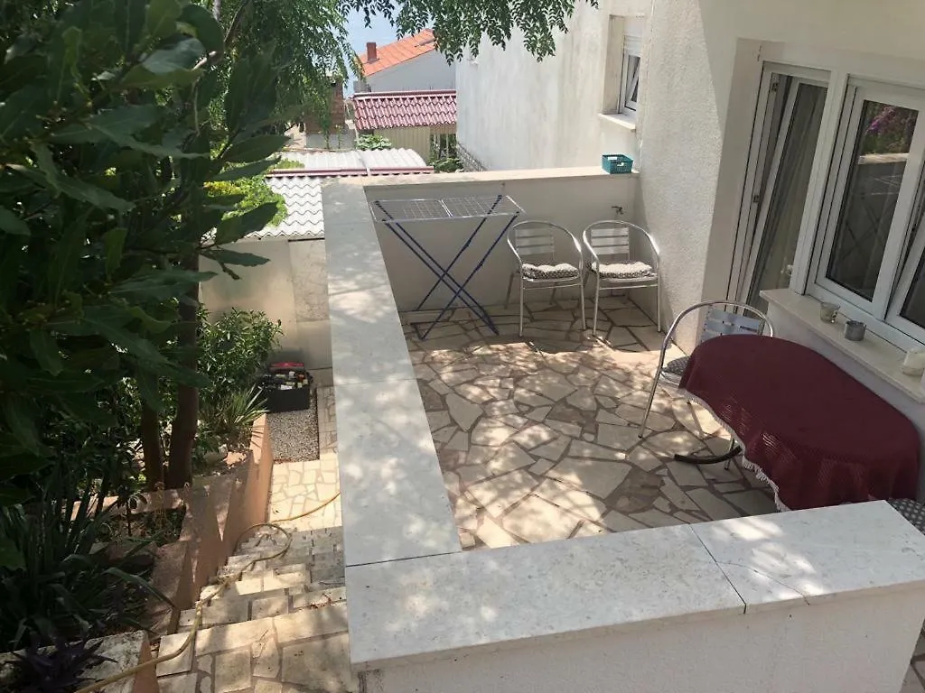 Apartments Mrdan Seget Vranjica